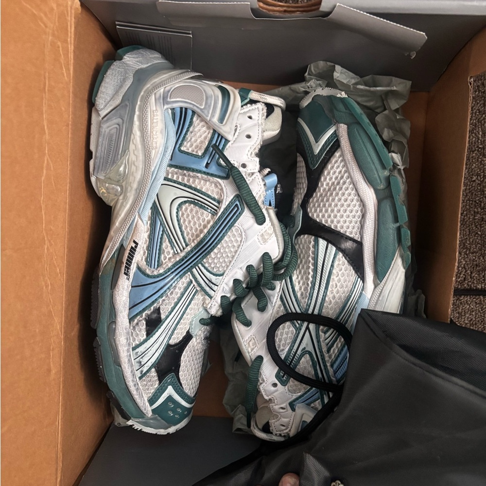 Balenciaga Runners - Picture 2 of 4